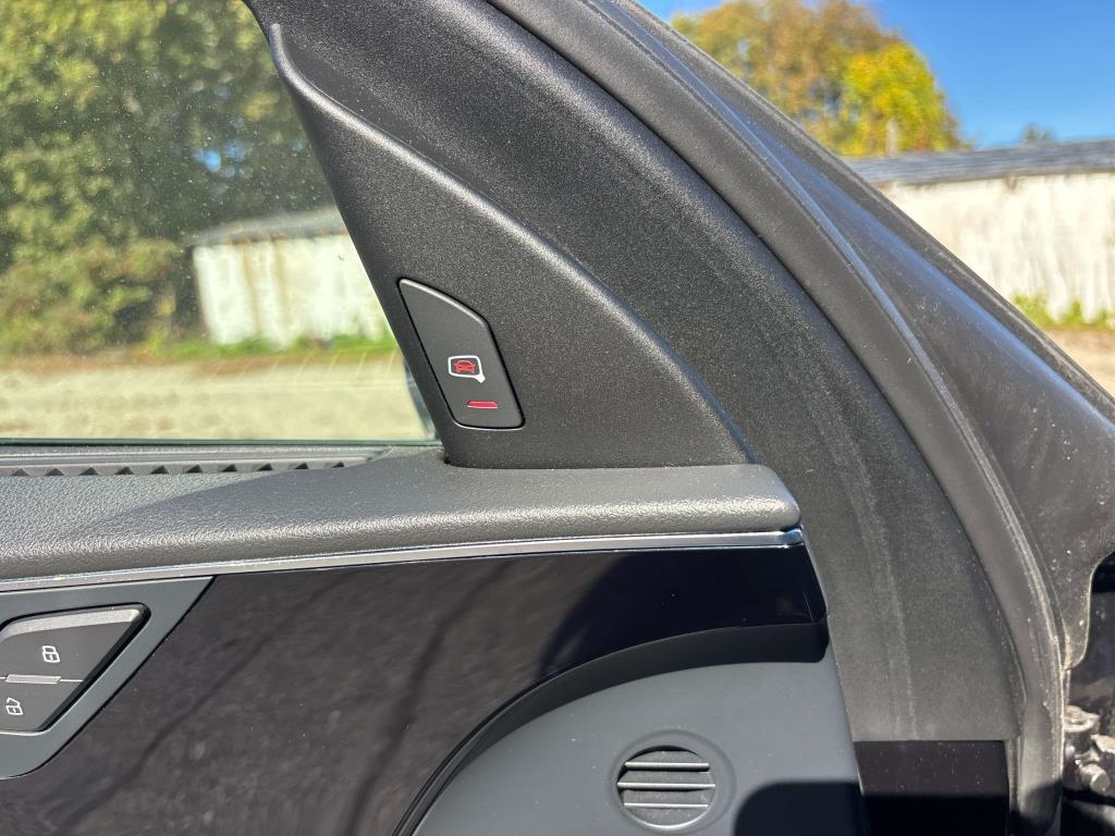 Audi A8  2015 Audi A8  2015