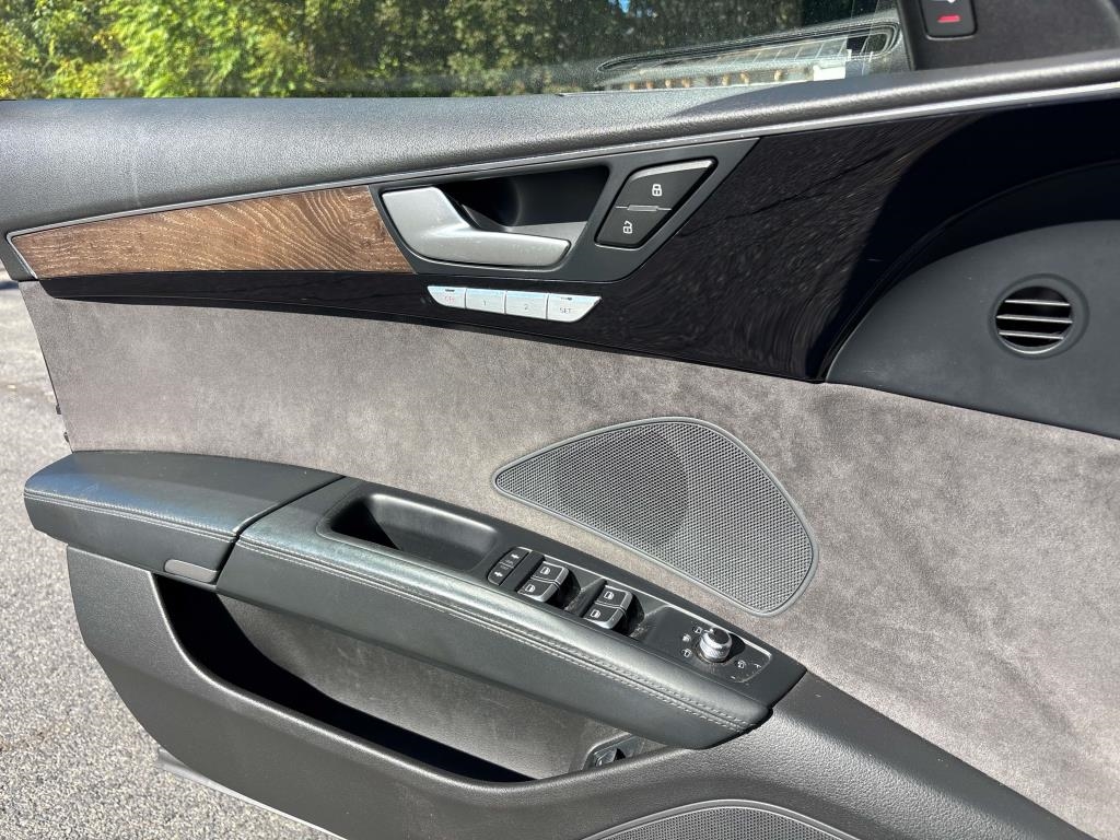 Audi A8  2015 Audi A8  2015