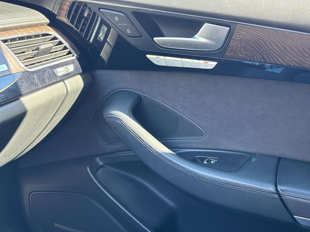 Audi A8  2015 Audi A8  2015