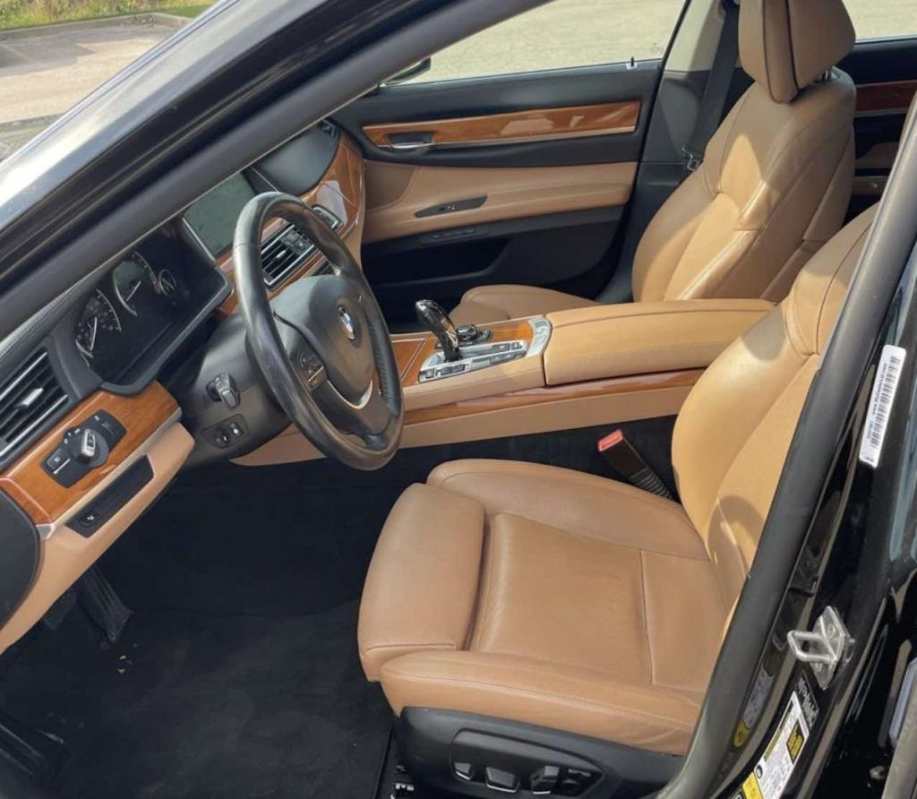 BMW 7-Series  2013