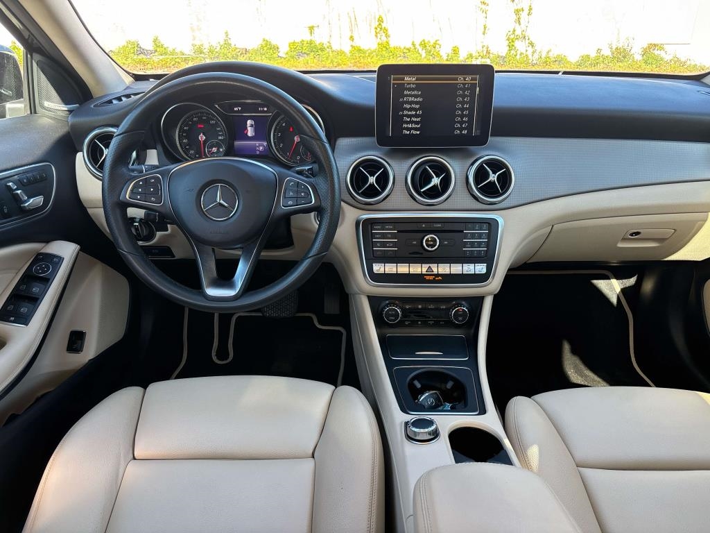 Mercedes-Benz GLA-Class  2018 Mercedes-Benz GLA-Class  2018