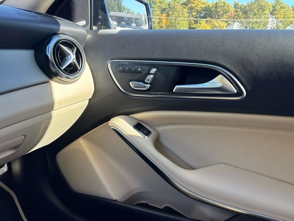 Mercedes-Benz GLA-Class  2018 Mercedes-Benz GLA-Class  2018