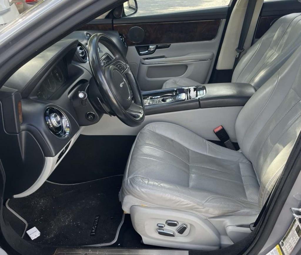 Jaguar XJ-Series  2012