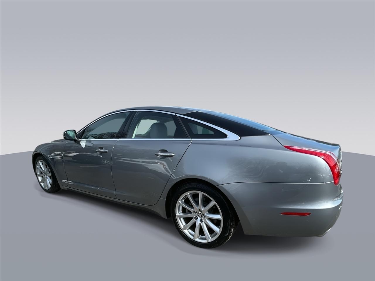 Jaguar XJ-Series  2012