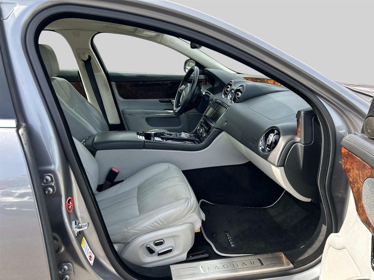 Jaguar XJ-Series  2012