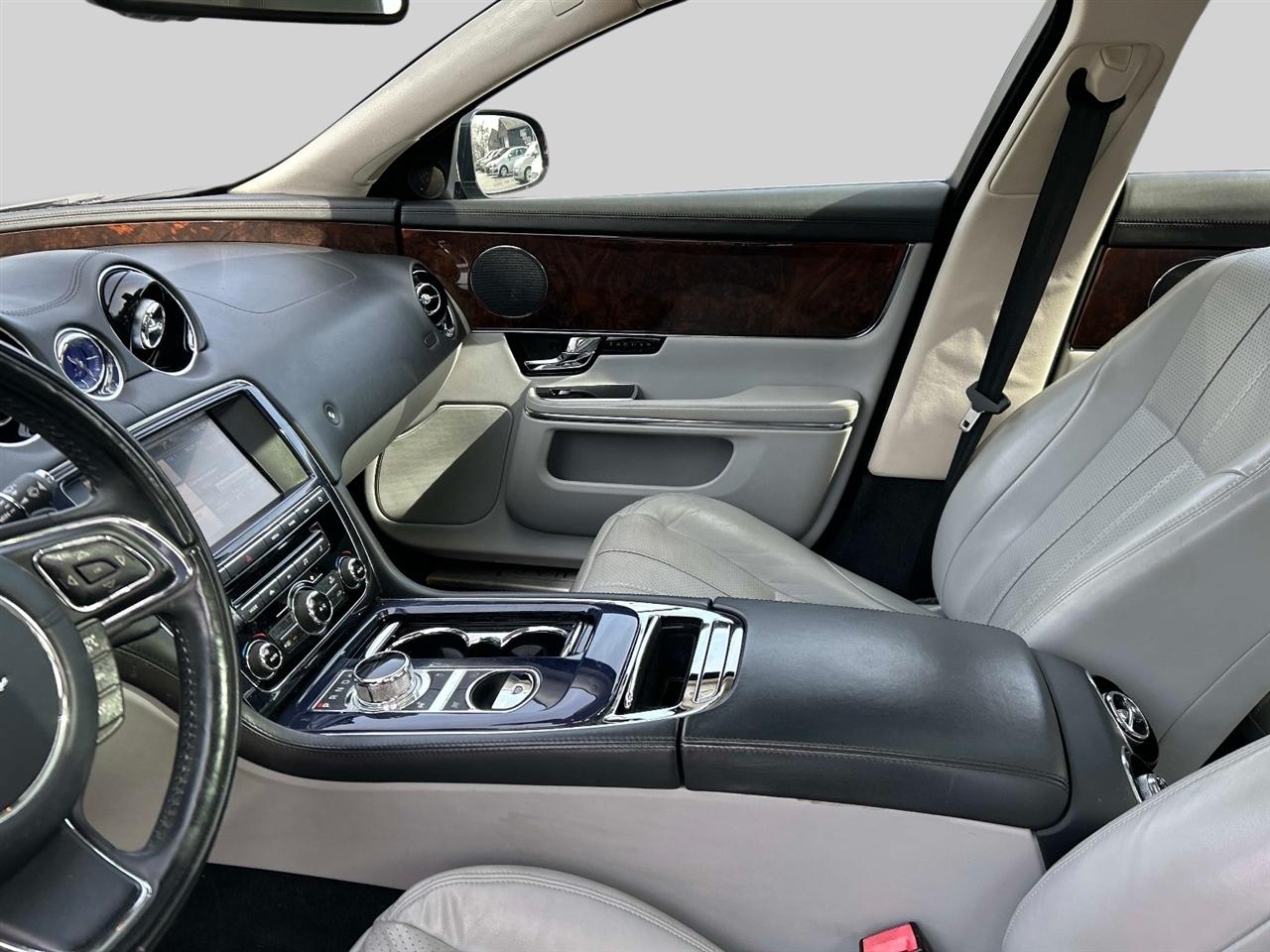 Jaguar XJ-Series  2012