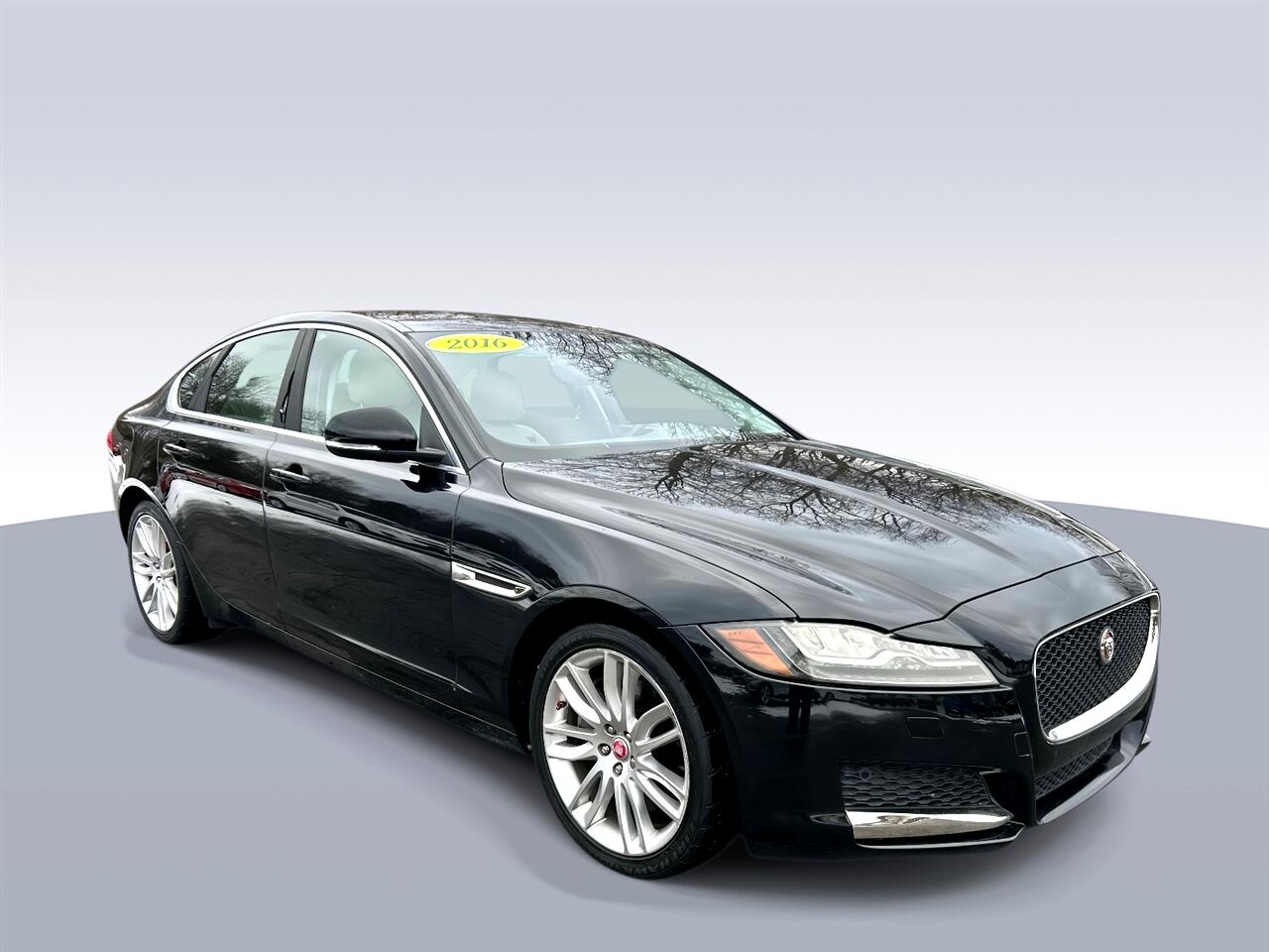 2016 Jaguar XF Prestige's photo