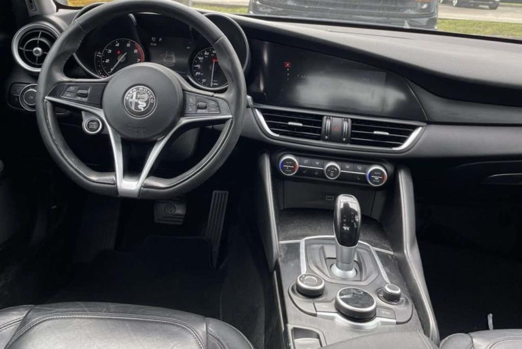 Alfa Romeo Giulia  2017