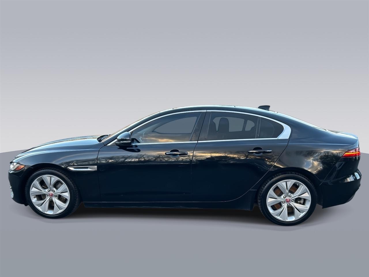 Jaguar XE  2020
