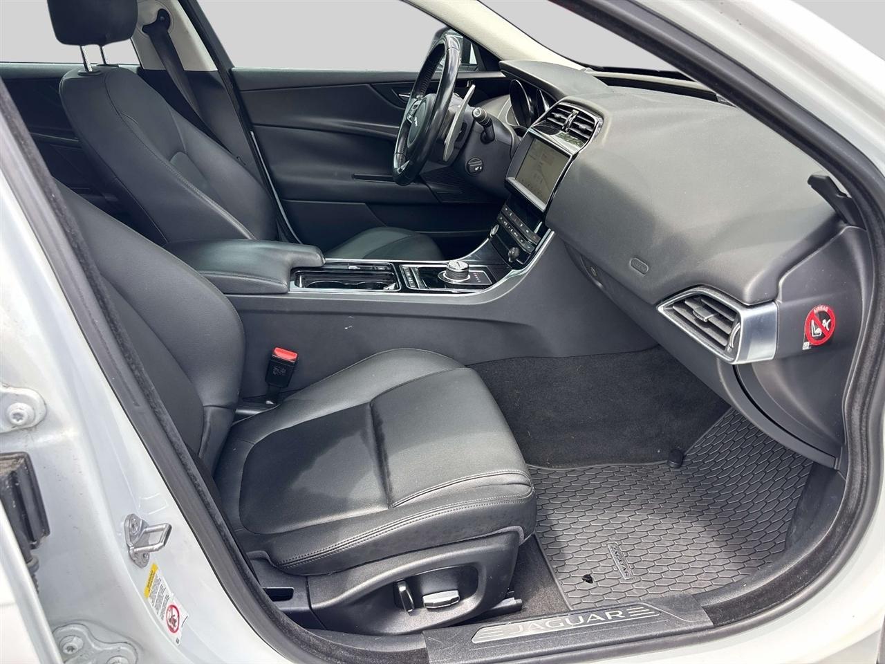Jaguar XE 25t RWD 2019