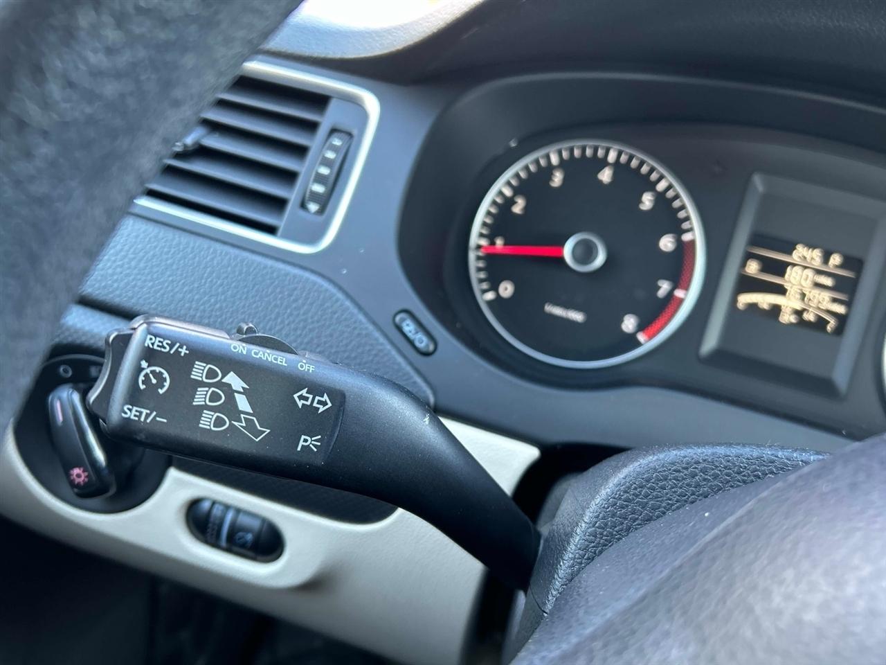 Volkswagen Jetta  2014