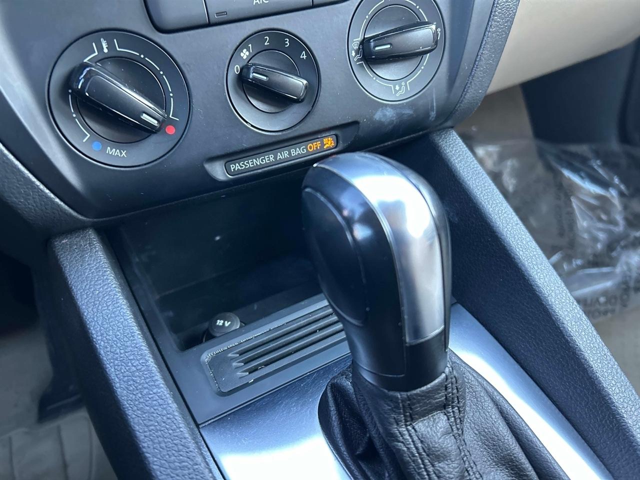 Volkswagen Jetta  2014