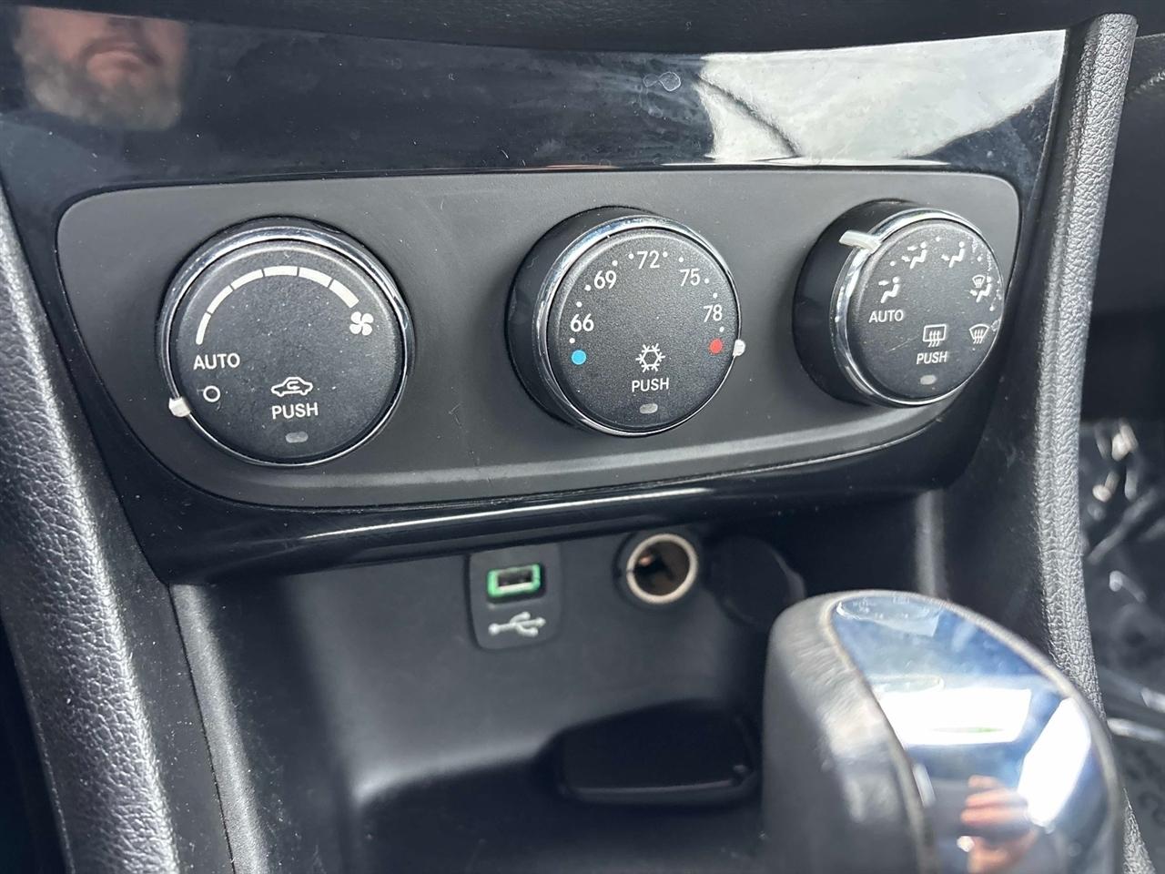 Chrysler 200 2dr Conv S 2012
