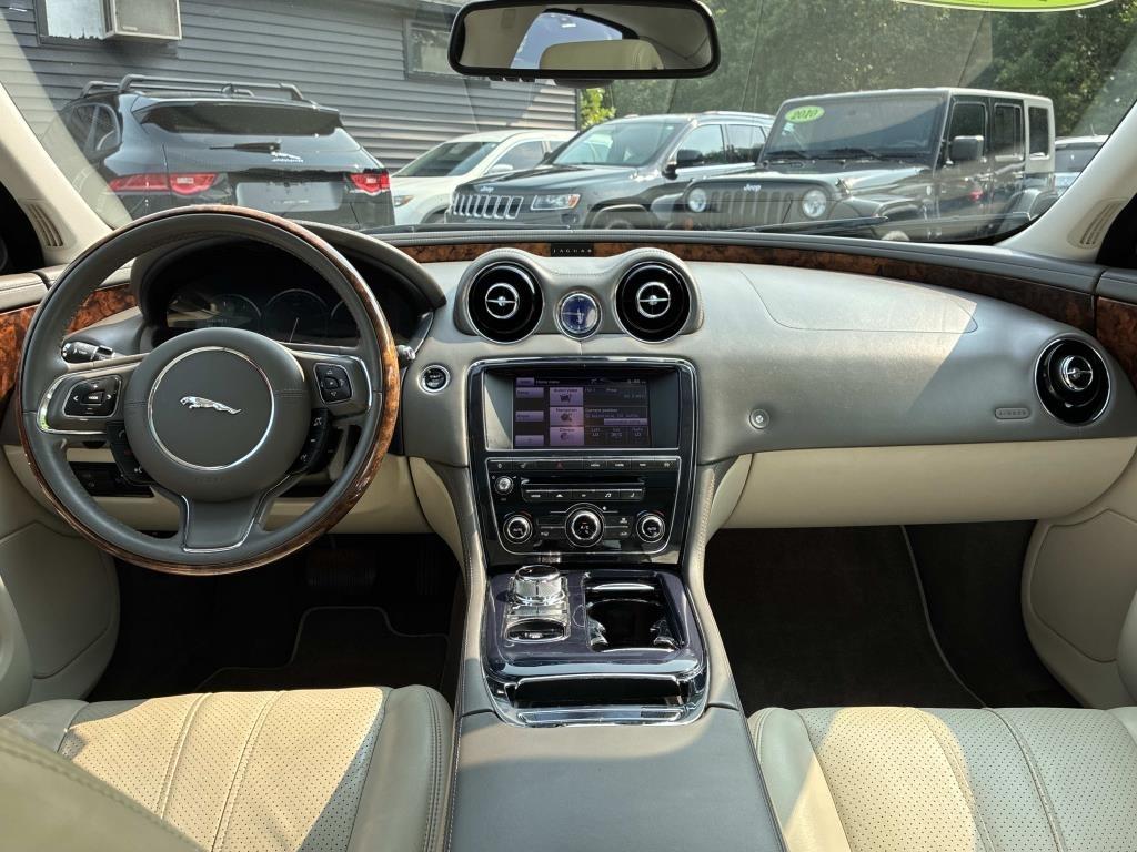 Jaguar XJ-Series 4dr Sdn RWD 2013