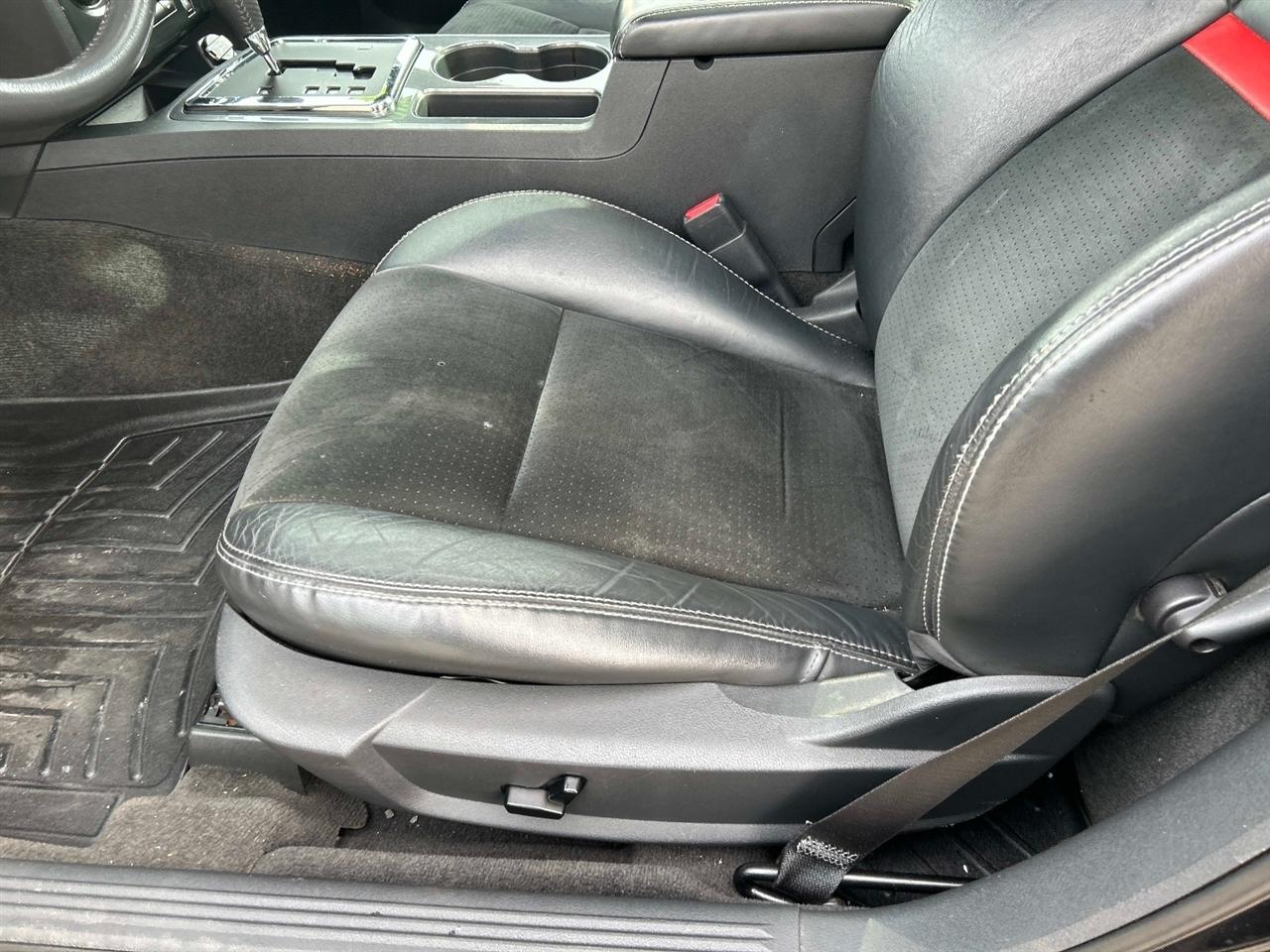 Dodge Challenger  2010