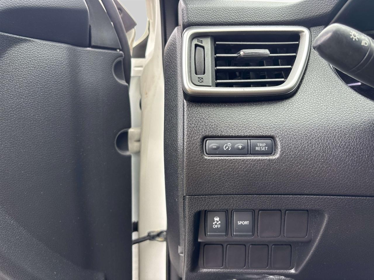 Nissan Rogue FWD 4dr S 2014