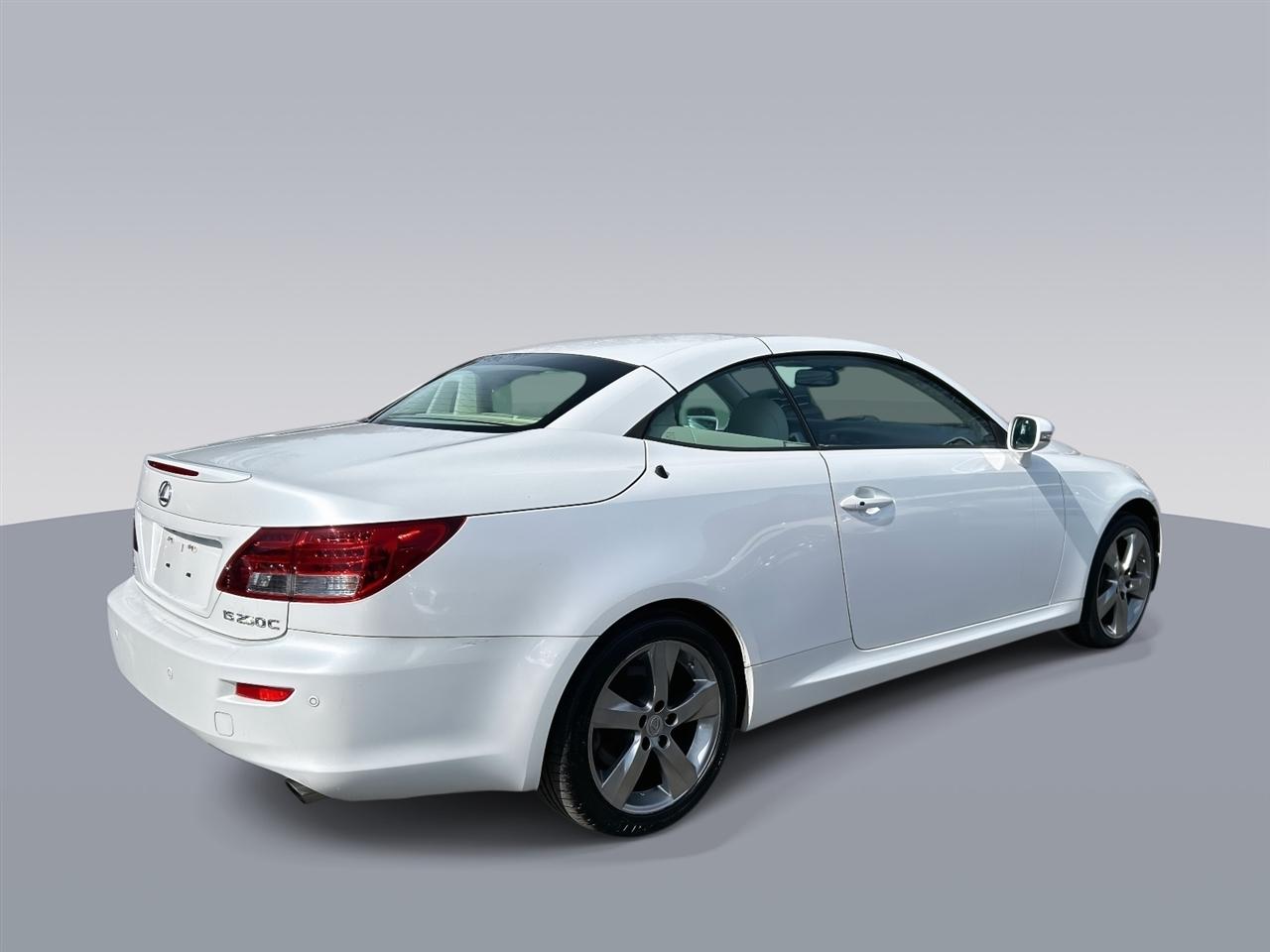Lexus IS C  2010