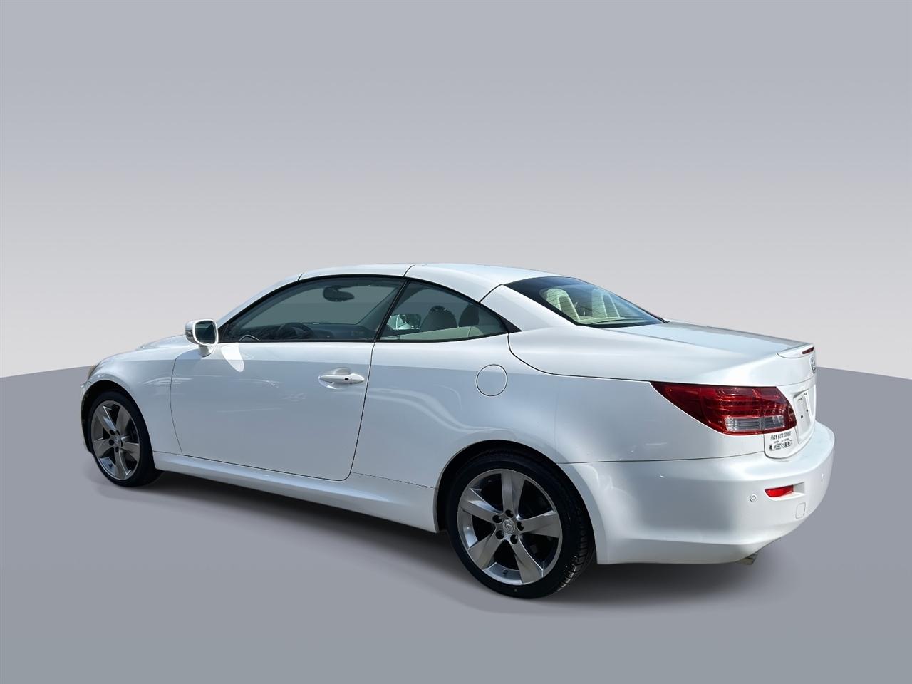 Lexus IS C  2010