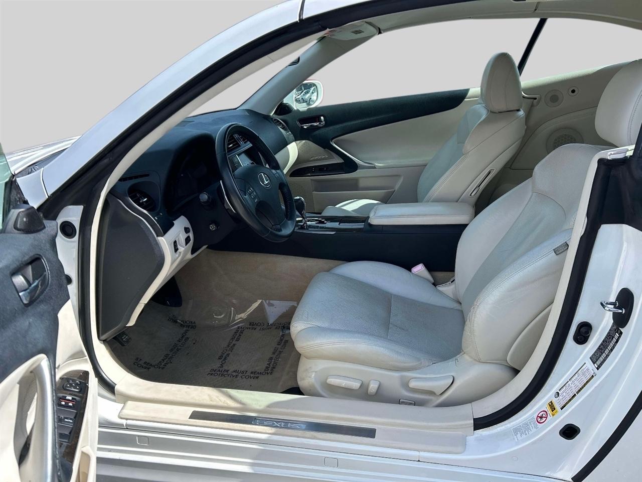 Lexus IS C  2010