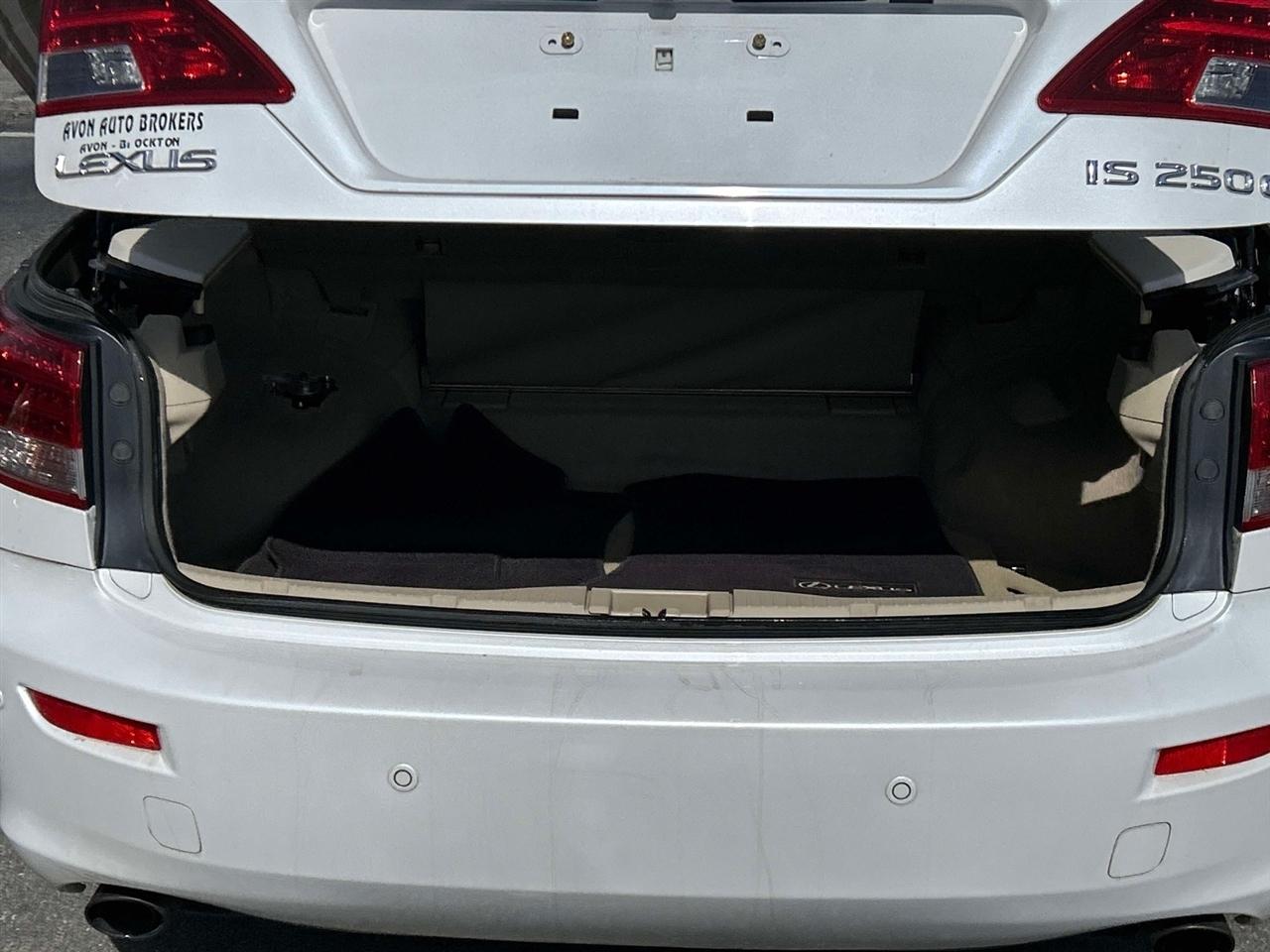 Lexus IS C  2010