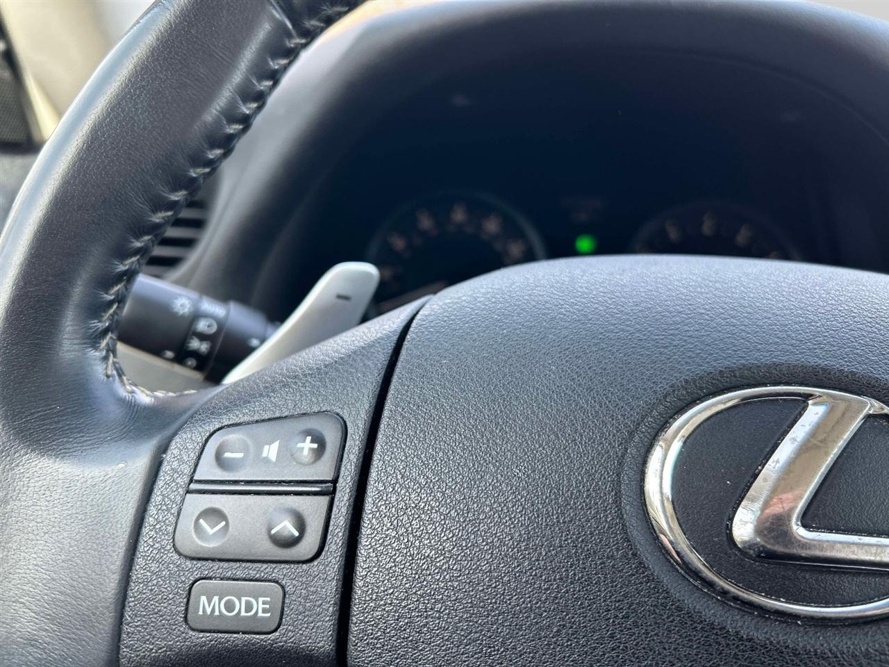 Lexus IS C  2010