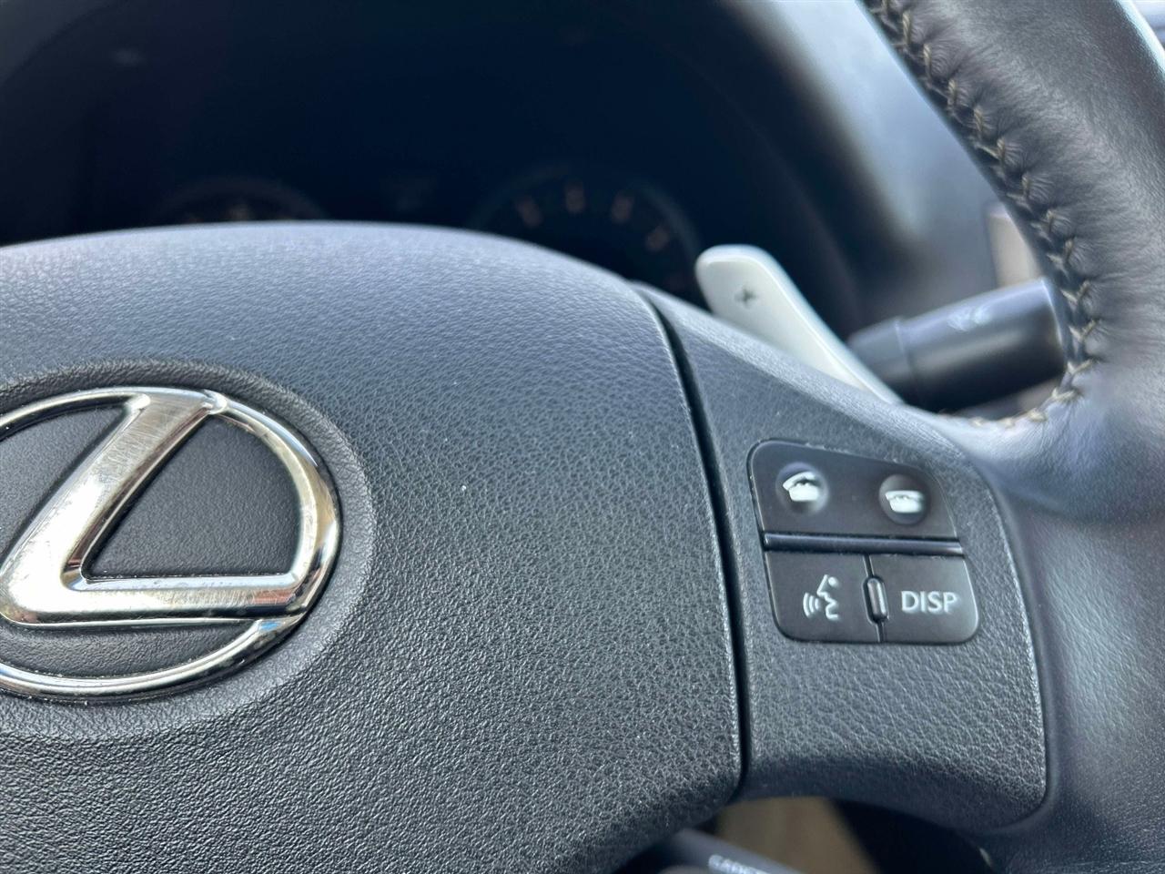 Lexus IS C  2010