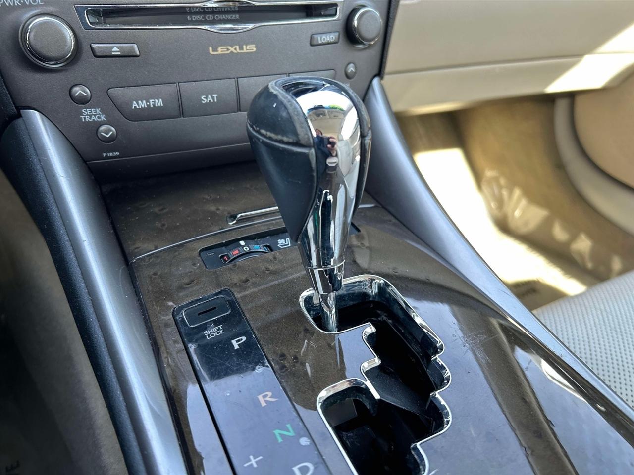 Lexus IS C  2010