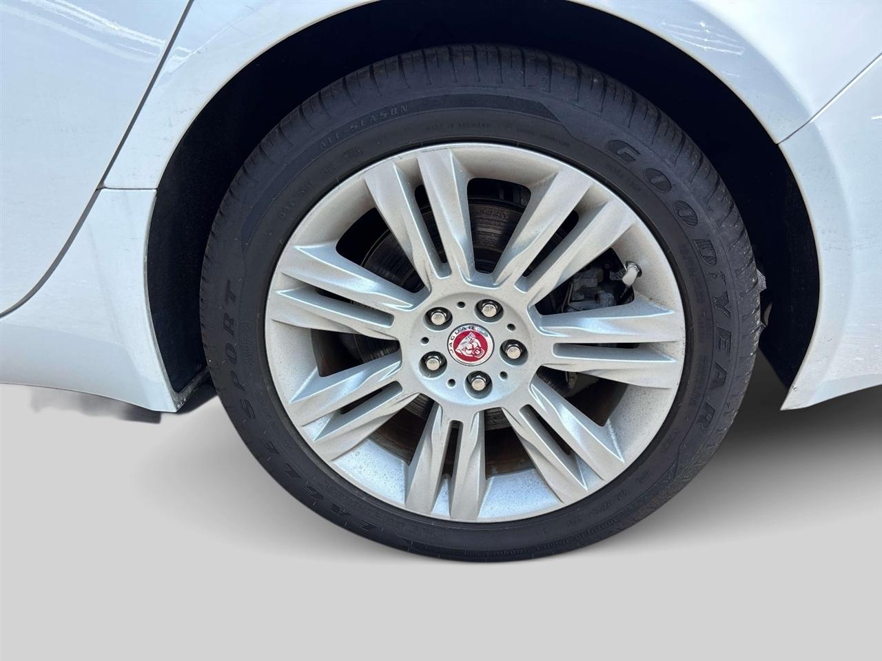 Jaguar XF-Series 4dr Sdn 35t Premium RWD 2016