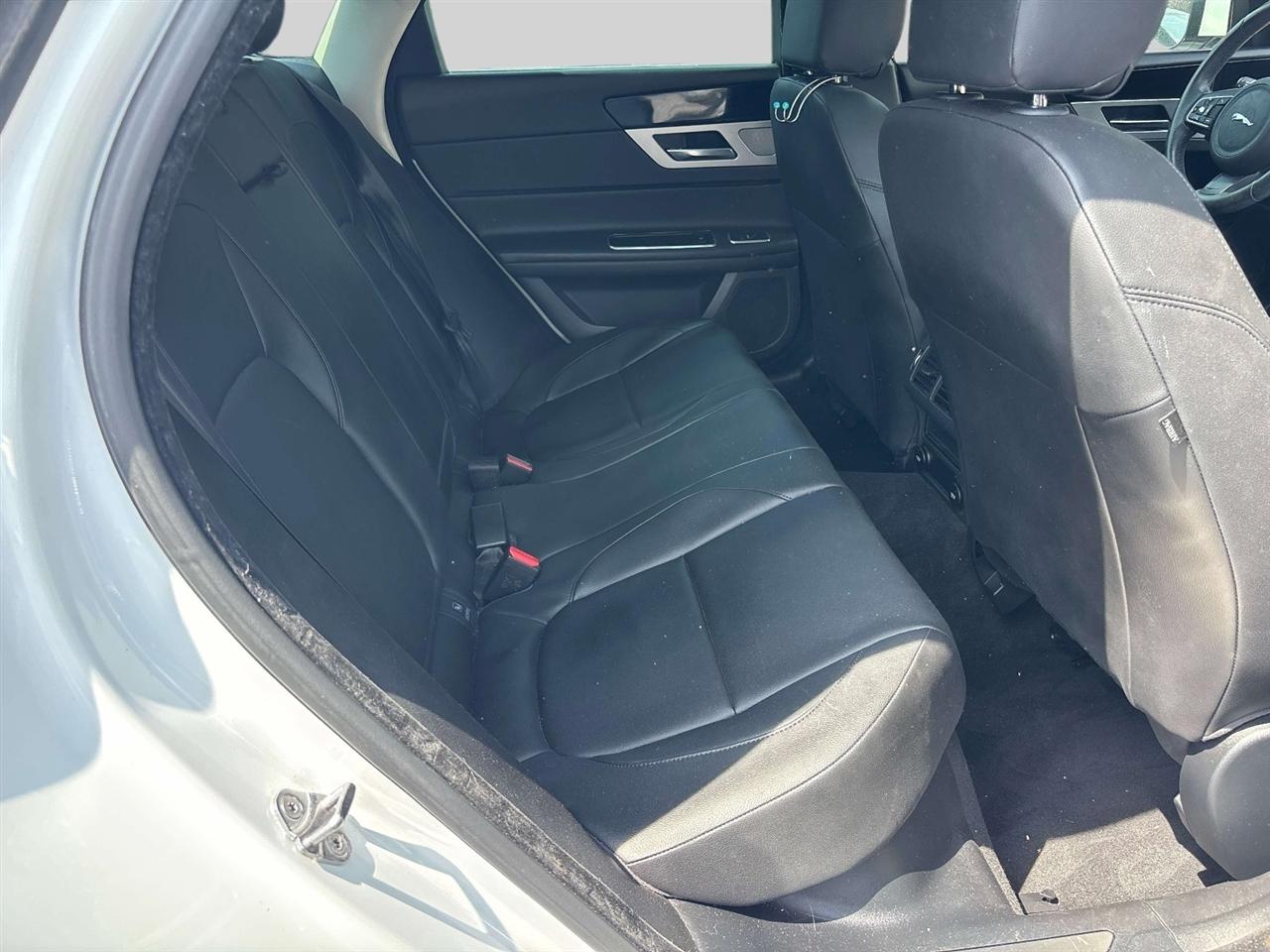 Jaguar XF-Series 4dr Sdn 35t Premium RWD 2016
