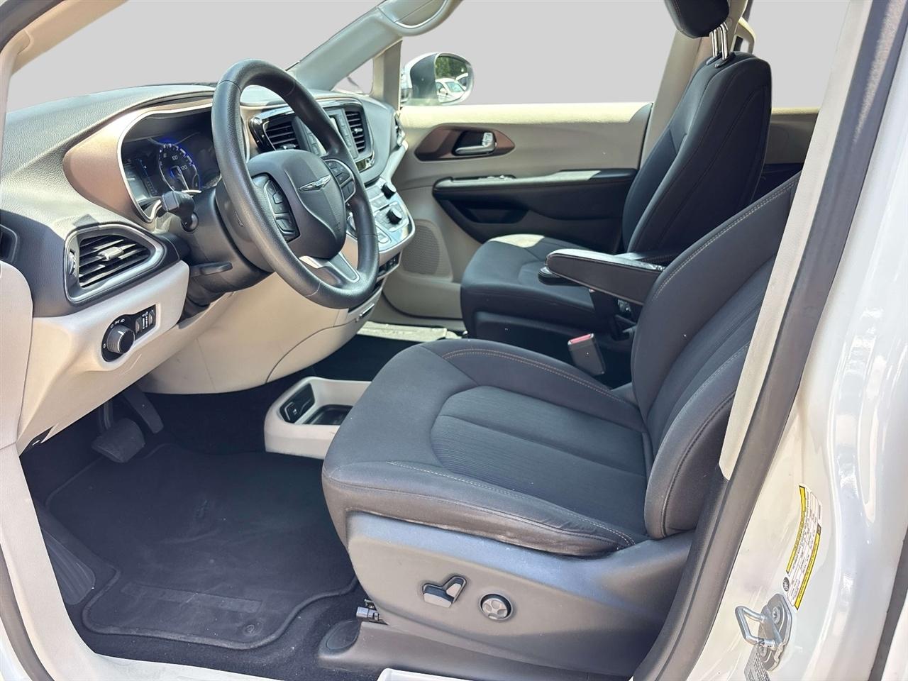 Chrysler Pacifica LX FWD 2017