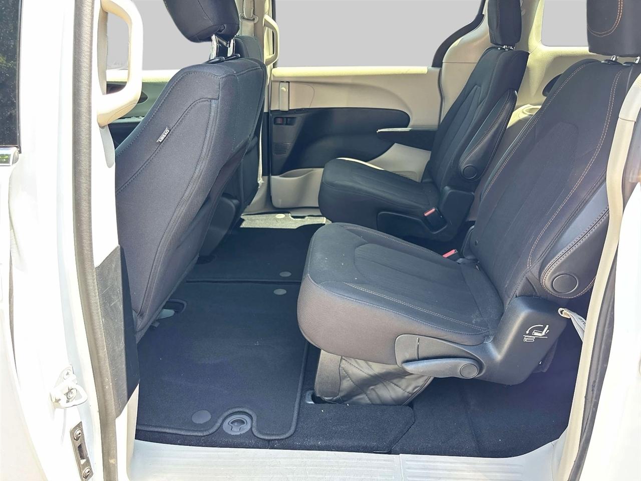 Chrysler Pacifica LX FWD 2017