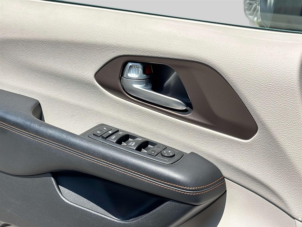 Chrysler Pacifica LX FWD 2017