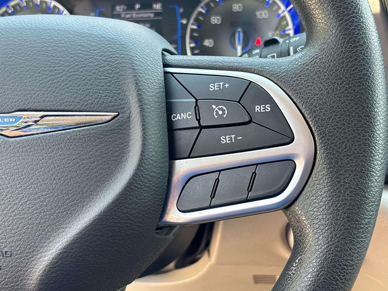 Chrysler Pacifica LX FWD 2017