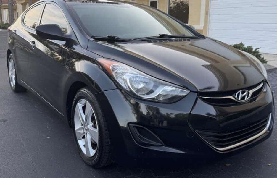 Hyundai Elantra  2013