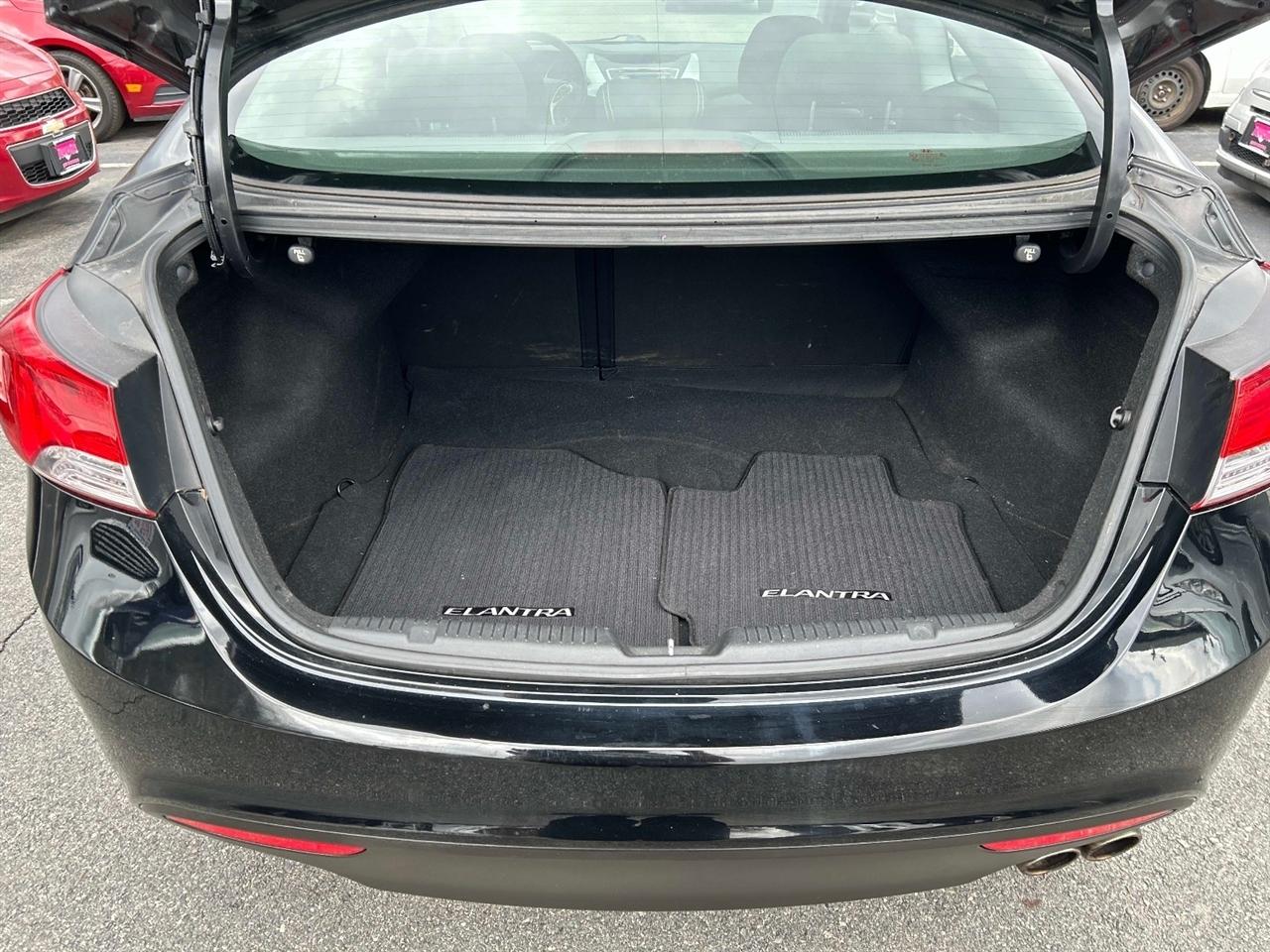 Hyundai Elantra  2013