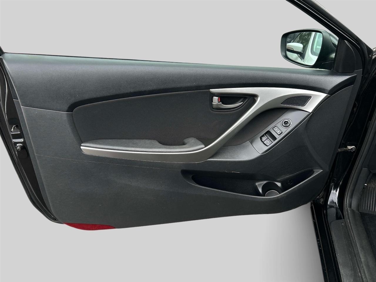 Hyundai Elantra  2013