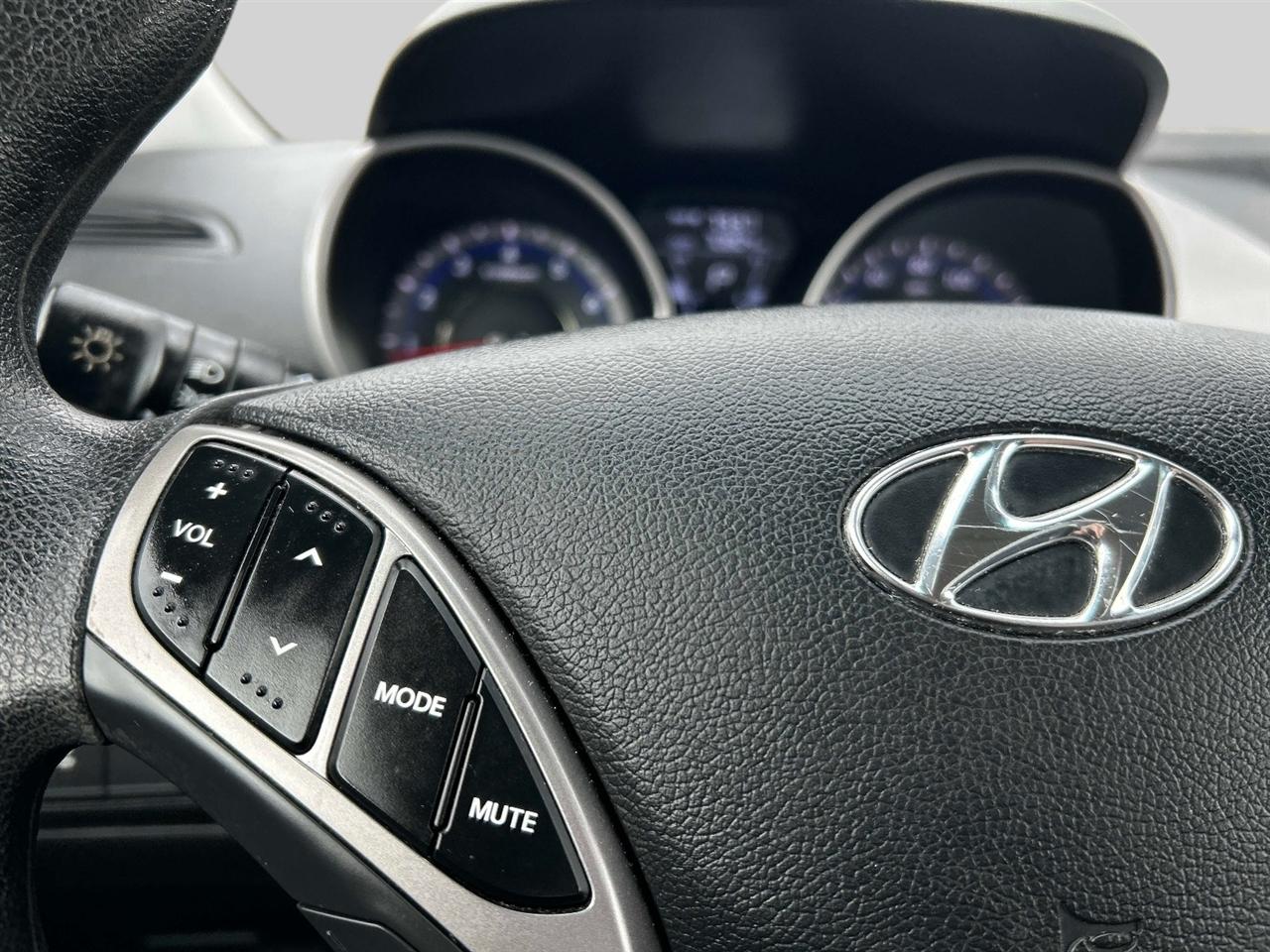 Hyundai Elantra  2013