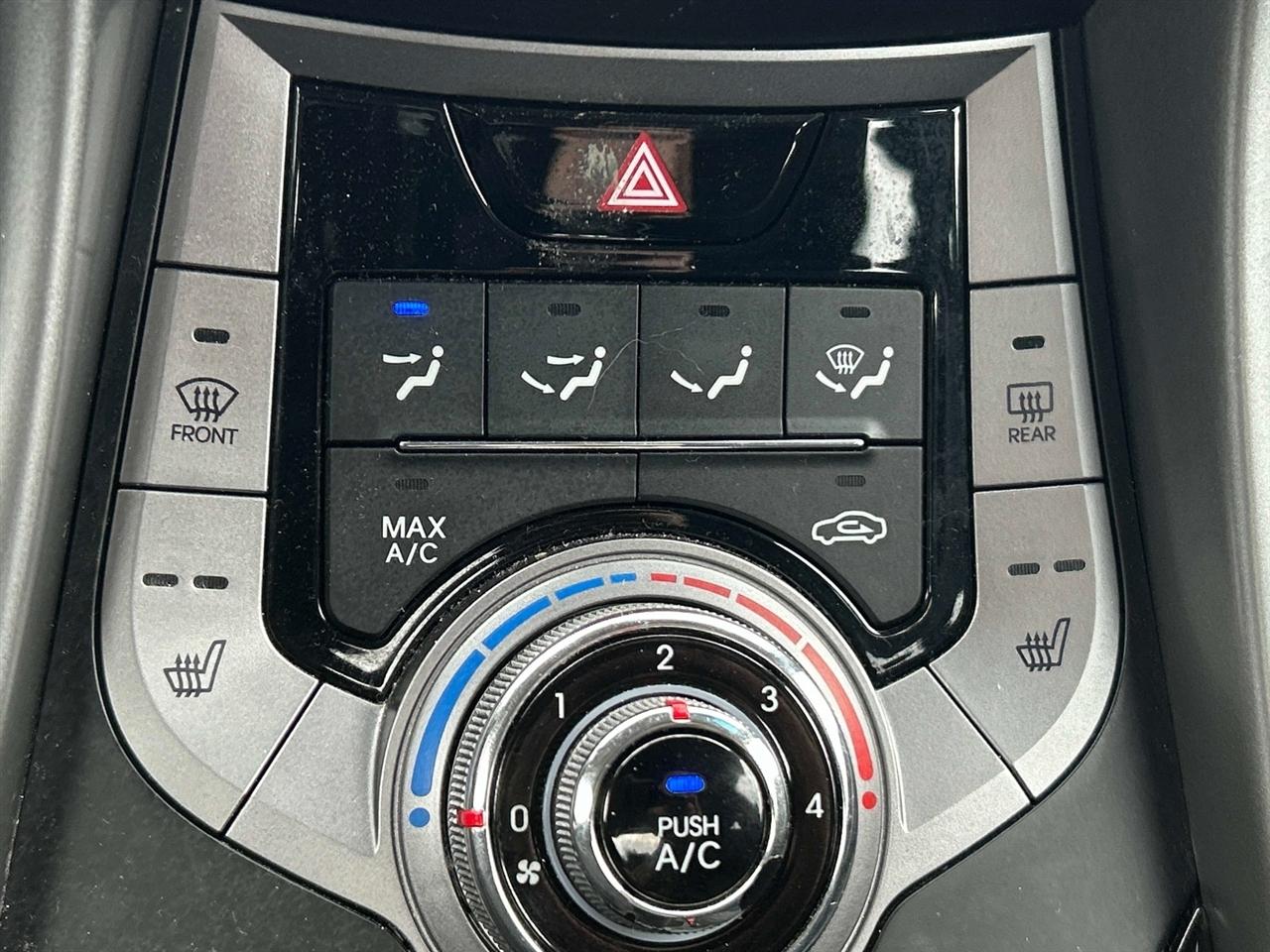 Hyundai Elantra  2013