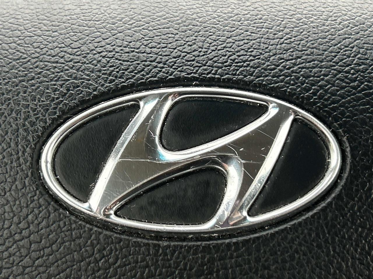 Hyundai Elantra  2013