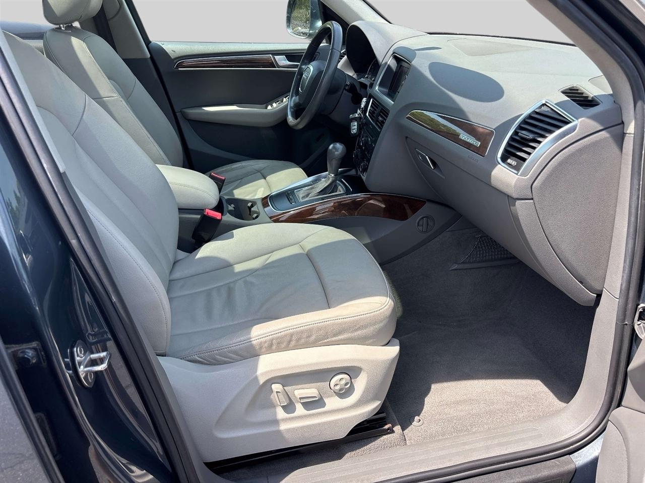 Audi Q5 quattro 4dr Premium 2010