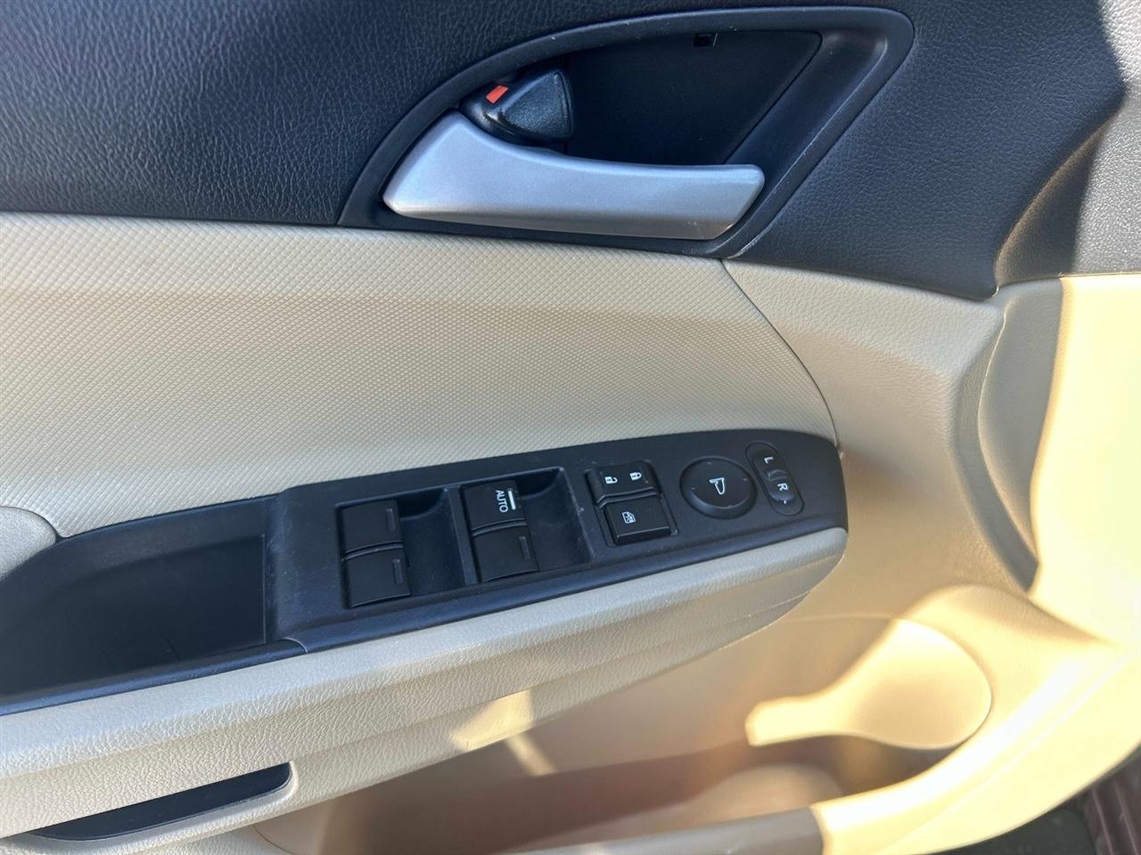 Honda Accord 4dr I4 Auto LX 2012
