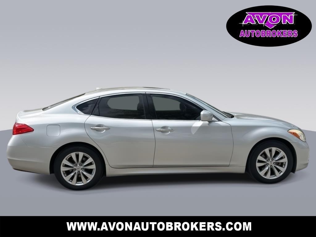Infiniti M  2011