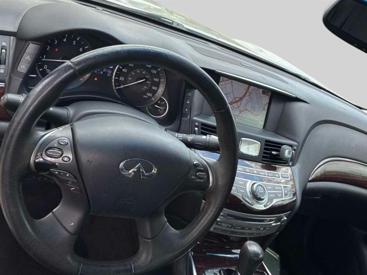 Infiniti M  2011