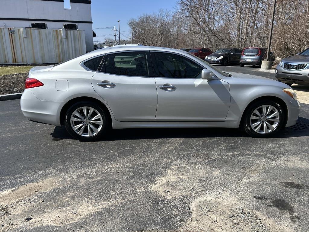 Infiniti M  2011
