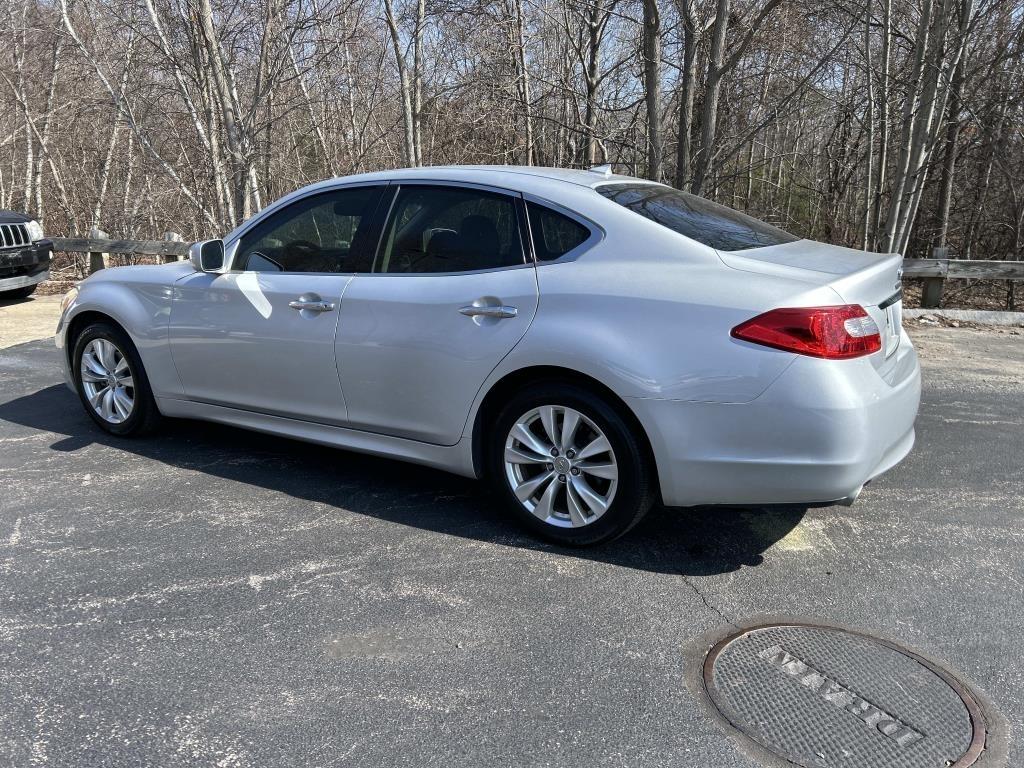 Infiniti M  2011