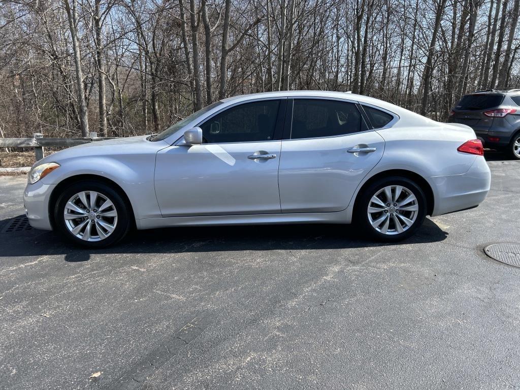 Infiniti M  2011