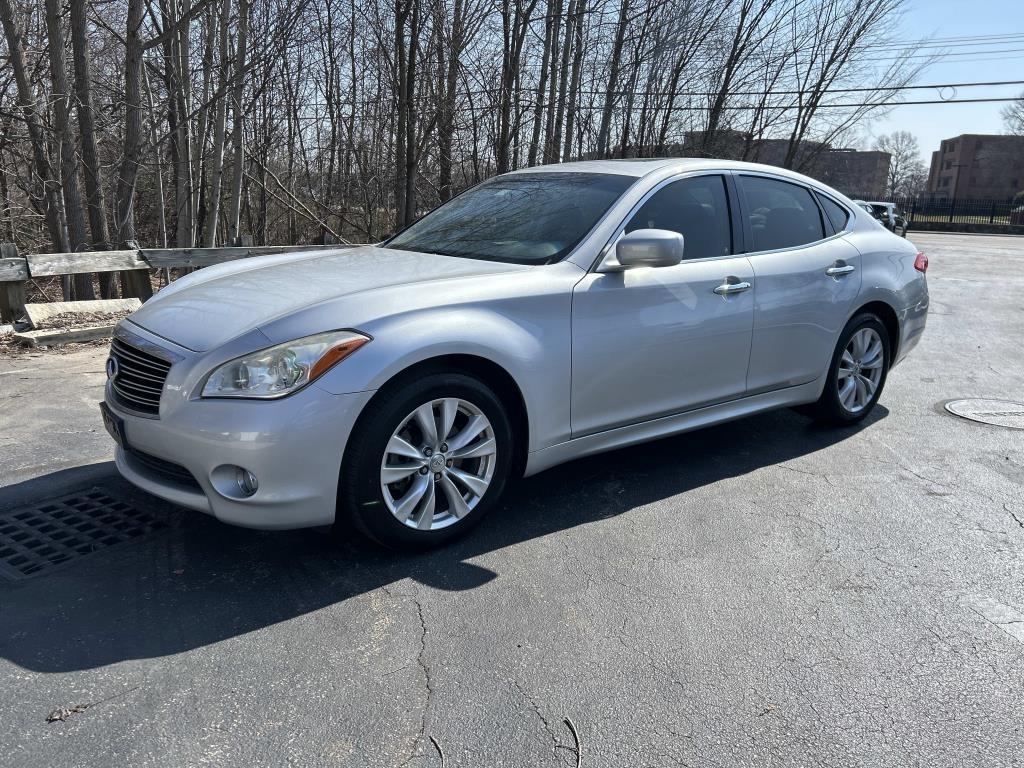 Infiniti M  2011