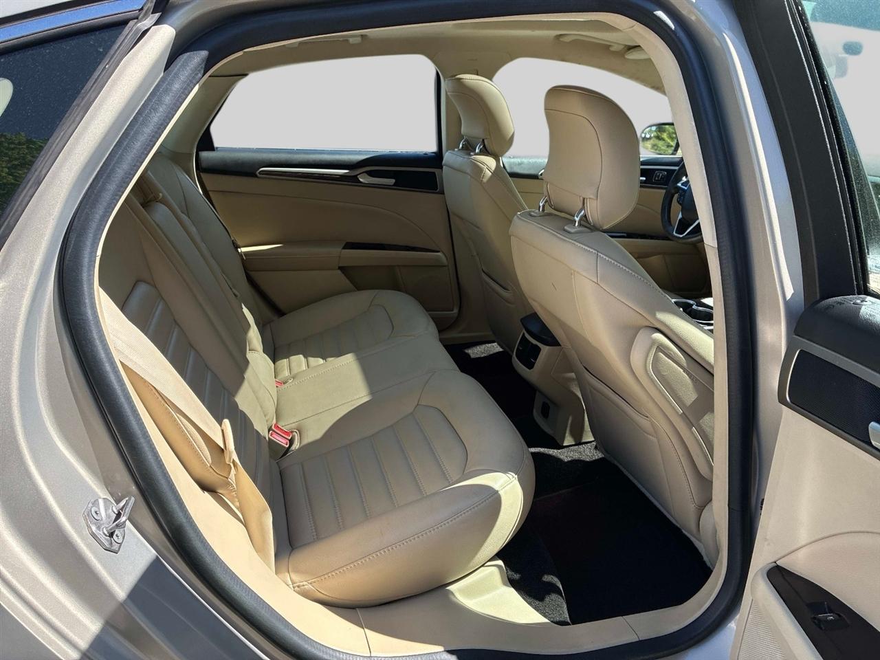 Ford Fusion 4dr Sdn SE FWD 2015