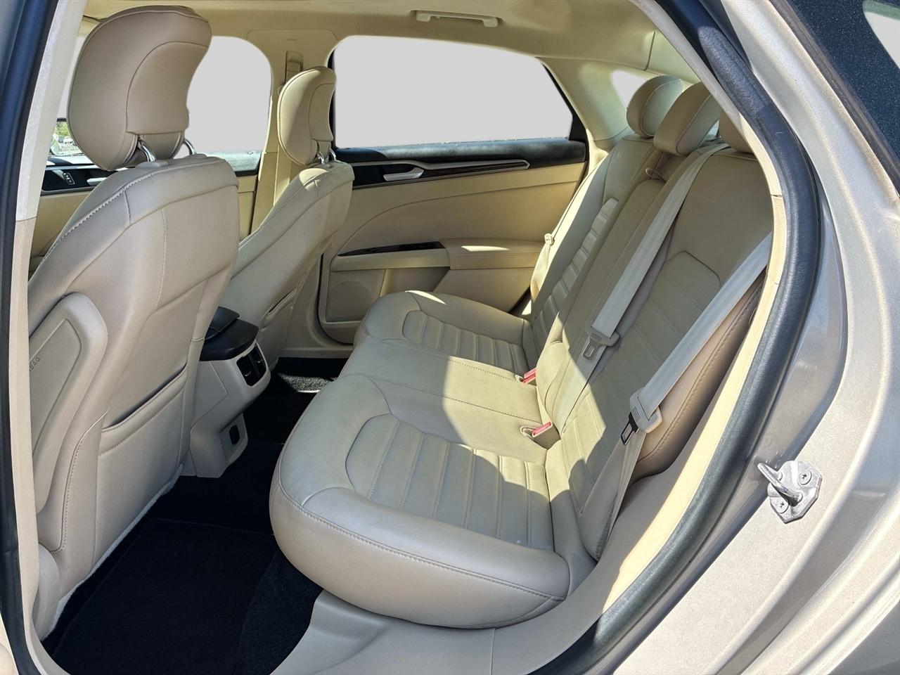 Ford Fusion 4dr Sdn SE FWD 2015
