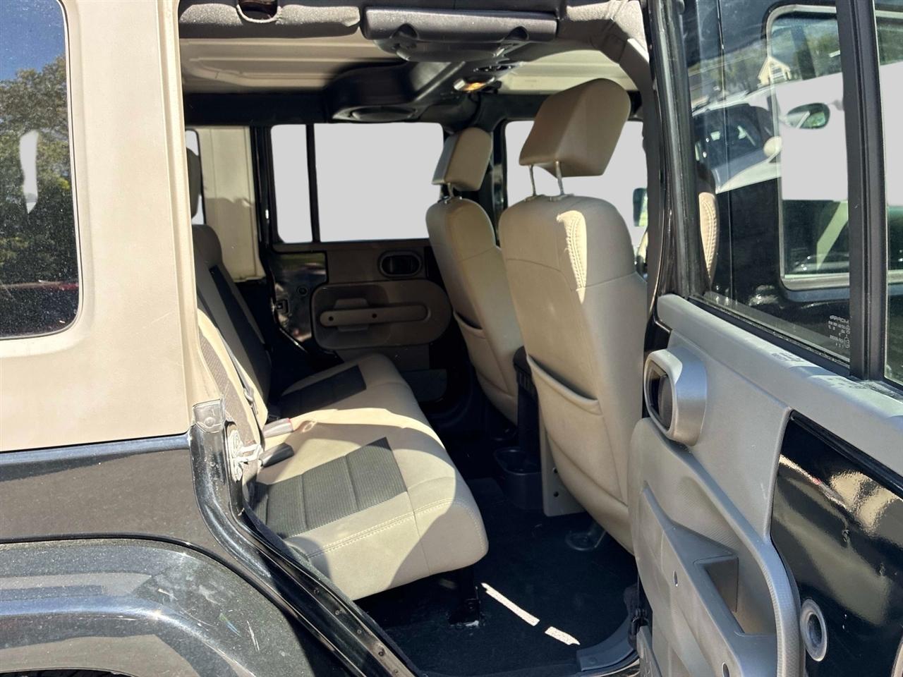Jeep Wrangler 4WD 4dr Sahara 2010